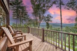 Luxury Hot Tub Mountain View Cabin w/ EV Charger