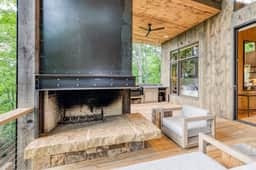 Luxury Modern Cabin • Hot Tub • Fireplace