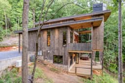 Luxury Modern Cabin • Hot Tub • Fireplace