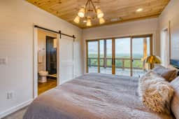 6 Bedroom Mountain Cabin w/ Hot Tub & Game Room