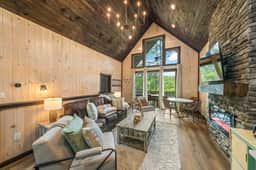 Luxury Lake Retreat • Hot Tub • Game Room