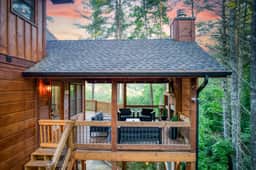 4BR Pineview | Hot Tub & Scenic Views | Arcade