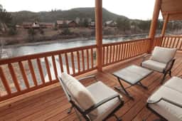 Riverfront Cabin – Cozy Fireplace Retreat