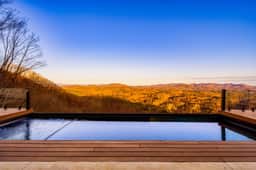 Modern Mountain-View Luxe Glass Frame Cabin