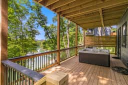 New Lakefront Cabin • Hot Tub & Lake Access