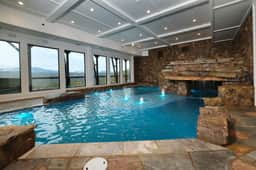Luxury 5BR Mountain Lodge • Hot Tub & Views