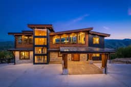 Luxury 5BR Mountain Lodge • Hot Tub & Views