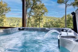 Mountainside Retreat w/ Hot Tub & Panoramic Views