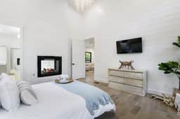 Modern Luxury Cabin - Private Fire Pit & Hot Tub