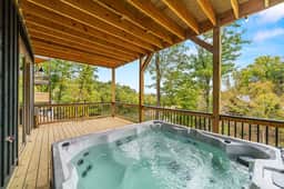 Hot Tub Lake View Family Getaway w/ Lake Access