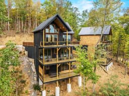 Hot Tub Lake View Family Getaway w/ Lake Access