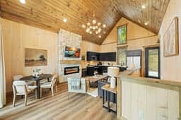 Hot Tub Lake View Family Getaway w/ Lake Access