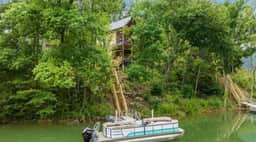 Luxury Lakefront Cabin • Hot Tub & Lake Access