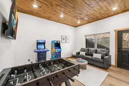 Parkway Pool Oasis | Pool & Hot Tub Game Room