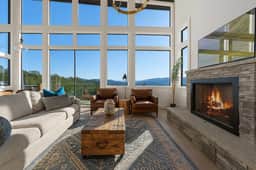 Secluded Cabin Getaway: Private Pool, Gym & Views
