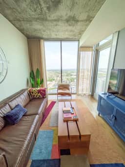 Rainey St Luxury Condo | Rooftop Pool & Gym