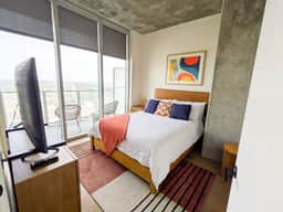 Rainey St Luxury Condo | Rooftop Pool & Gym
