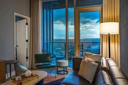 Luxury Rainey St Condo • Rooftop Pool & Balcony