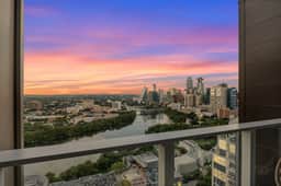 Luxury Rainey St Condo • Rooftop Pool & Balcony