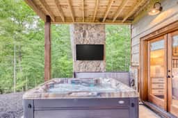 Turkey Ridge – Secluded Getaway: Hot Tub & Games