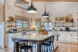Turkey Ridge – Secluded Getaway: Hot Tub & Games