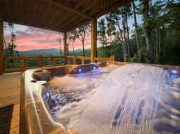 Blue Ridge Views, Hot Tub & Game Room Retreat