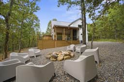 Luxury A-Frame - Firepit - Hot Tub - Broken Bow - Image 4