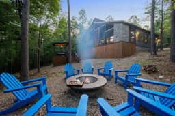 Luxury 4-BR Cabin | Hot Tub & Fire Pit | Near Town - Image 2