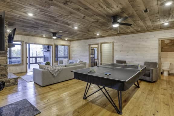 Modern Rustic Cabin | Sweeping Views & Hot Tub