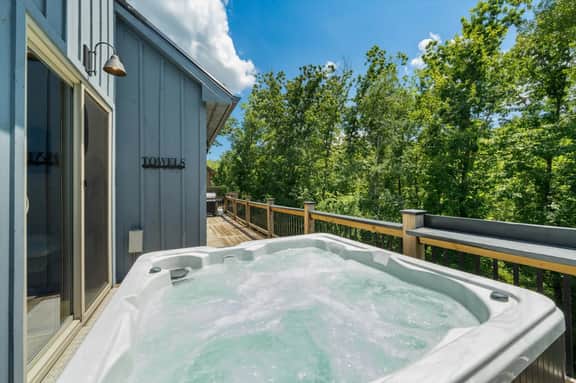 Serene Cabin w/ Hot Tub & Mountain-Lake Views