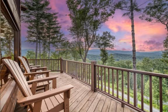 Luxury Hot Tub Mountain View Cabin w/ EV Charger