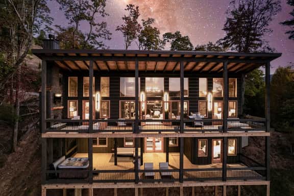 Pinnacle Place – Modern 4BR w/ Hot Tub & Views