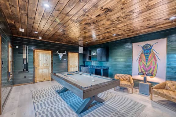 Pinnacle Place – Modern 4BR w/ Hot Tub & Views