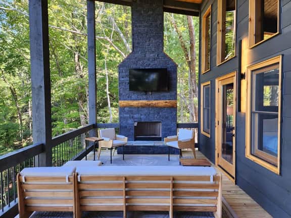 Pinnacle Place – Modern 4BR w/ Hot Tub & Views