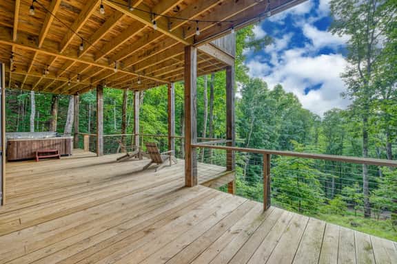 Luxury Modern Cabin • Hot Tub • Fireplace
