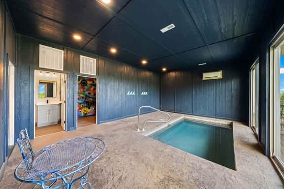 Luxury Cabin • Indoor Pool • Arcade • Views