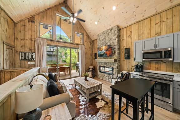 Hot Tub Retreat • Lake Access • Sleeps 8