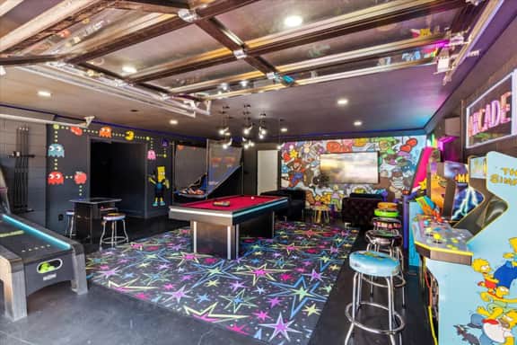 Luxury 8BR Cabin w/Pool, Hot Tub, Views & Arcade