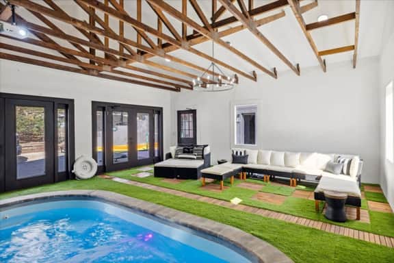 Luxury 8BR Cabin w/Pool, Hot Tub, Views & Arcade