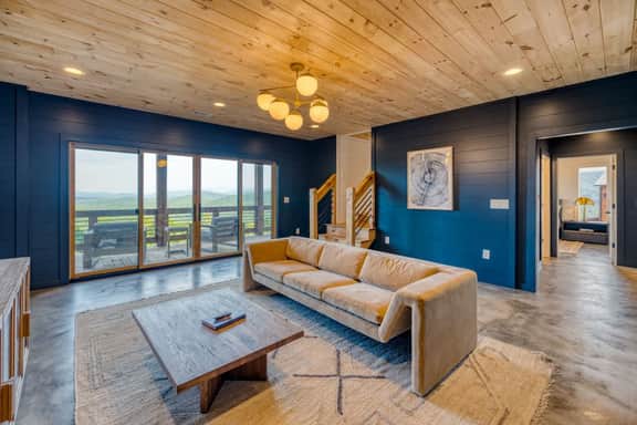 6 Bedroom Mountain Cabin w/ Hot Tub & Game Room