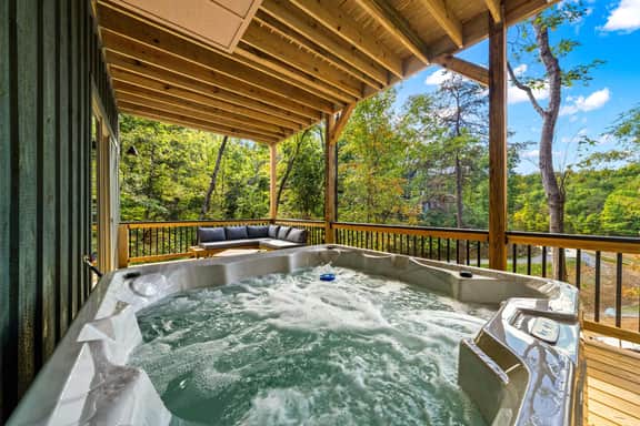 Luxury Lake Retreat • Hot Tub • Game Room