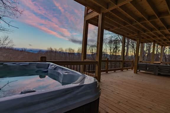 Mountain View Luxury Lodge | Hot Tub Retreat
