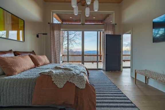 Mountain View Luxury Lodge | Hot Tub Retreat