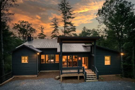 Modern Blue Ridge Cabin • Hot Tub & Ping Pong