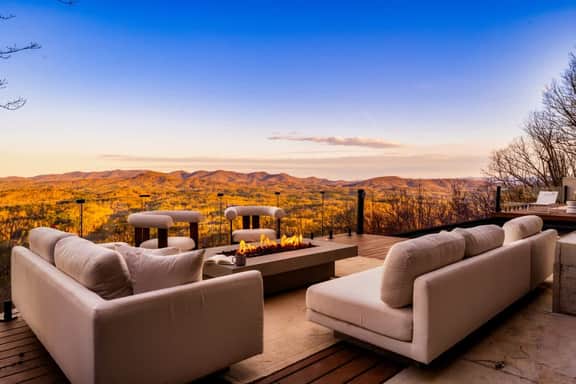 Modern Mountain-View Luxe Glass Frame Cabin