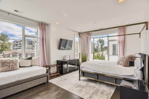 Luxury Songbird Suites | 2 Rooftops & View | 16