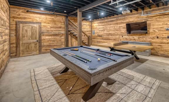 Luxury Cabin w/ Views, Hot Tub & Firepit