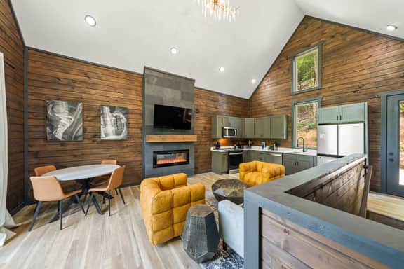 New Lakefront Cabin • Hot Tub & Lake Access