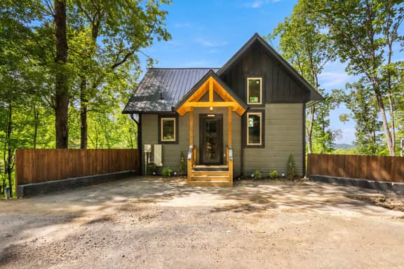 New Lakefront Cabin • Hot Tub & Lake Access