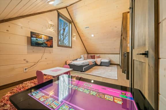 New Private Smokies Cabin • Hot Tub & Parking